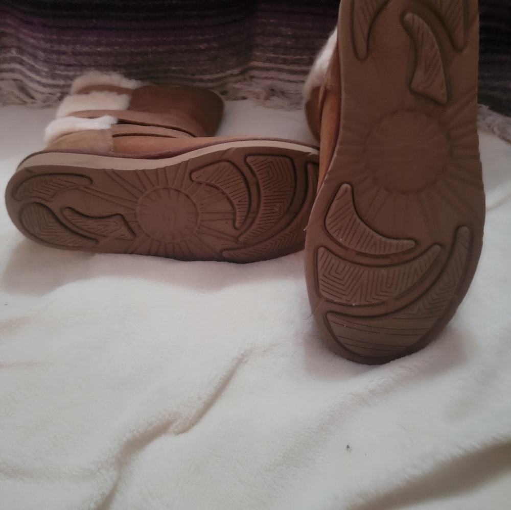 Ugg Beckley in chestnut color. Size 7